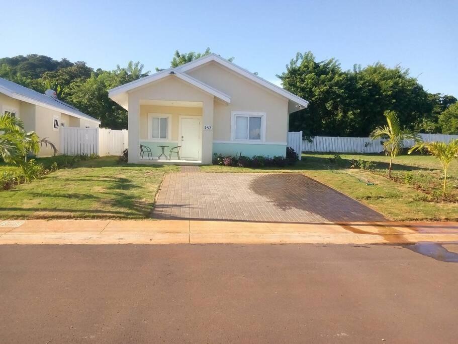 Jamaica Reggae Villa Lucea Buitenkant foto