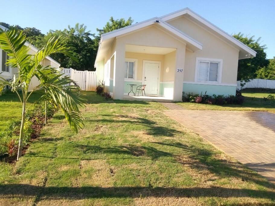 Jamaica Reggae Villa Lucea Buitenkant foto